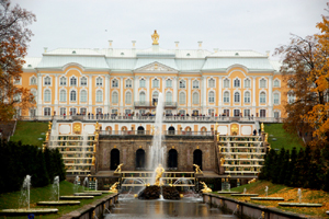 ROSJA: PETERHOF – SKARBY UNESCO NAD ZATOKĄ FIŃSKĄ