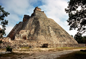 MEKSYK: UXMAL – IGUANY U STÓP PIRAMIDY WRÓŻBITY