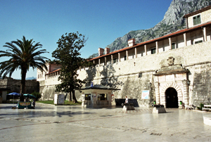 CZARNOGÓRA: KOTOR – ŚREDNIOWIECZNE MIASTECZKO NAD ADRIATYCKIM FIORDEM