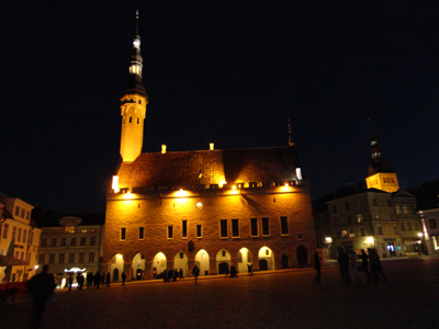 ESTONIA: TALLIN – NOCĄ NA WZGÓRZU TOOMPEA