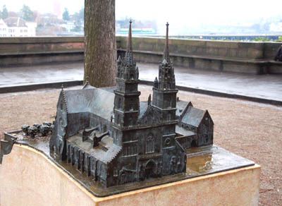 BAZYLEA: DŁUGIE I BURZLIWE DZIEJE KATEDRY