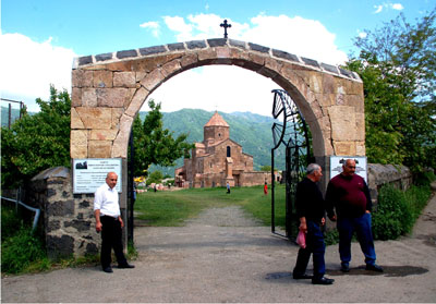 ARMENIA: BAZYLIKA ODZUN I TAJEMNICZY POMNIK