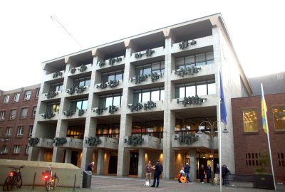 Fronton ratusza od strony Starego Rynku po powojennej odbudowie