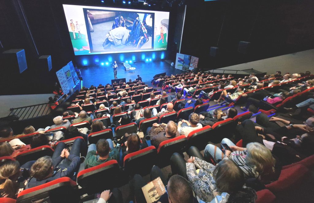 Małopolski Festiwal Podróżniczy - sala pełna uczestników