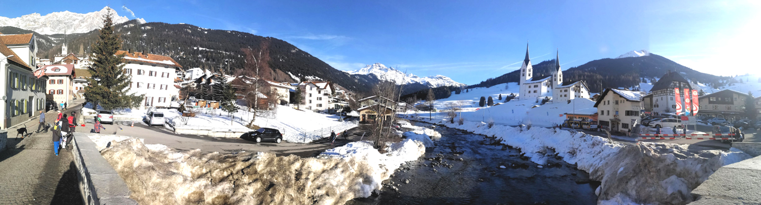 Panorama szwajcarskiego ośrodka alpejskiego Savognin