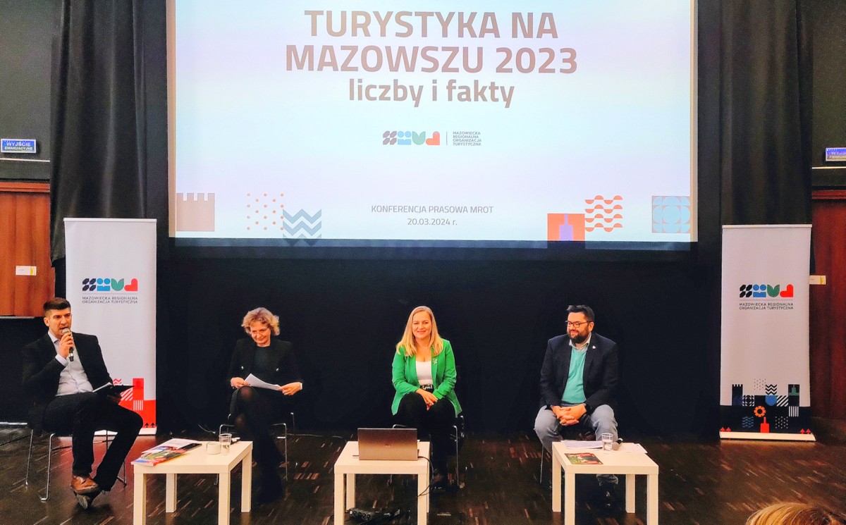 Prezydium konferencji - prezentacji atrakcji województwa mazowieckiego
