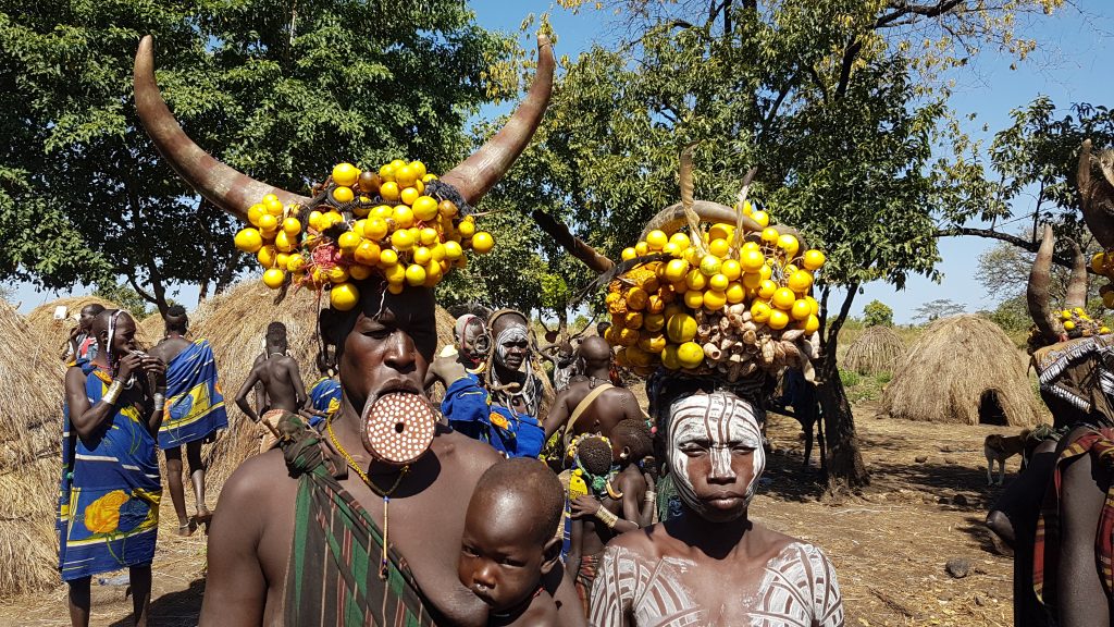 Członkowie plemienia Mursi