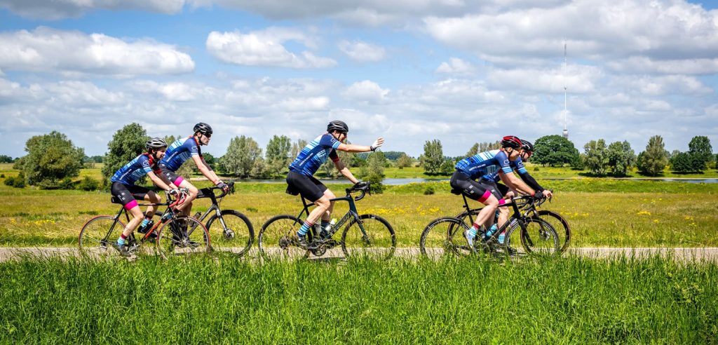 Rajd Climate Classic - kolarze na trasie