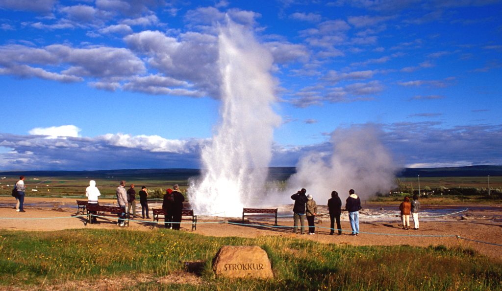 Islandia. Gejzer Strokkur