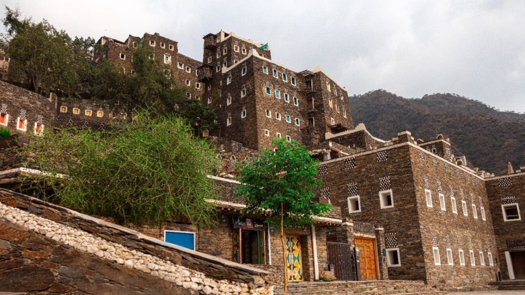 ARABIA SAUDYJSKA: OCZARUJE CIĘ LATO W ARABII