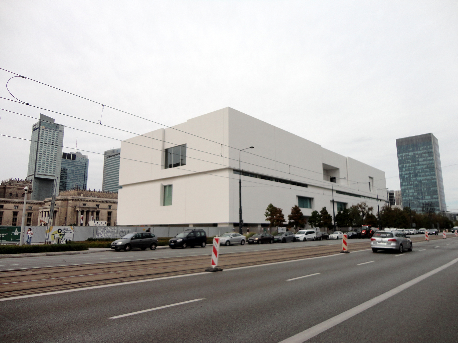 Nowy gmach Muzeum Sztuki Nowoczesnej w Warszawie. Widok od ul. Marszałkowskiej. Fot. Cezary Rudziński