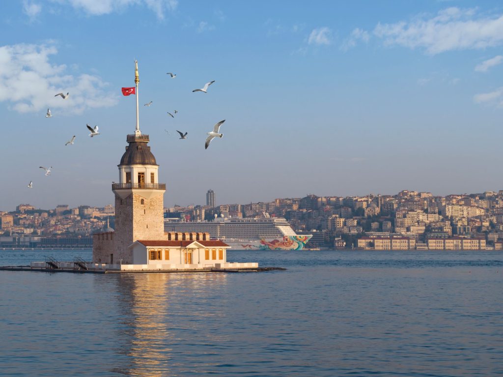 TURCJA: STAMBUŁ W JESIENNYM SŁOŃCU