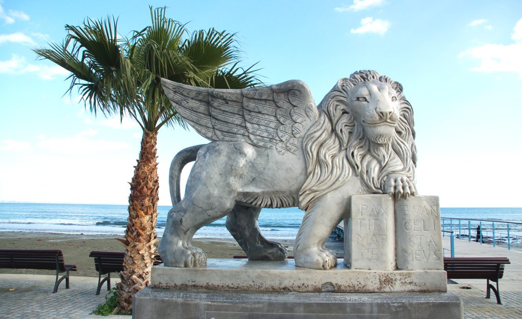 Larnaka. Pomnik weneckiego skrzydlatego lwa św. Marka - fot. Cezary Rudziński