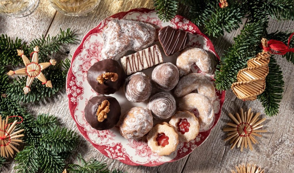 Talerz czeskich świątecznych ciasteczek. Fot. Madeleine Steinbach