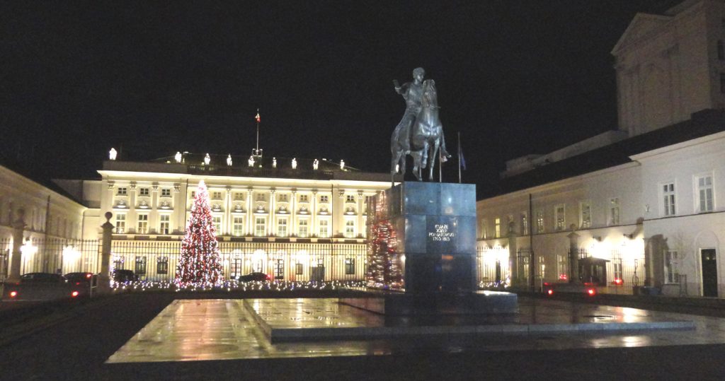 Pałac Prezydencki w Warszawie w świątecznym oświetleniu. Fot. Cezary Rudziński