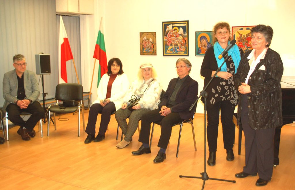 .J.E. Ambasadorka Bułgarii Margarita Ganeva otwiera wystawę.
