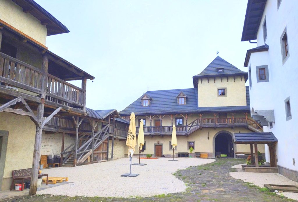 Hronsek. Zamek wodny. Fot. Grzegorz Micuła