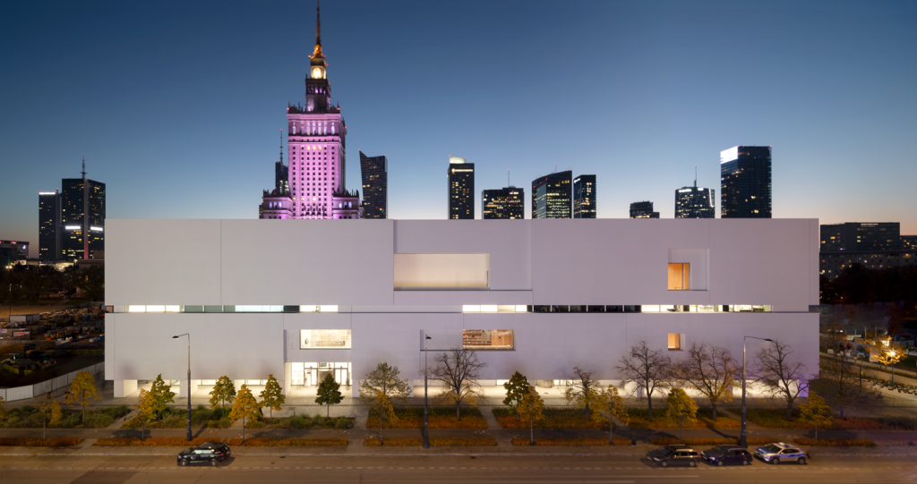 Muzeum Sztuki Nowoczesnej w Warszawie - Widok w nocy