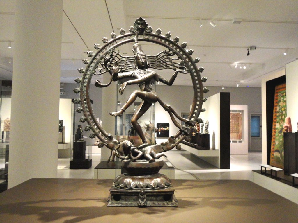 Wielka rzeźba indyjskiego boga Śiwy - fot. Cezary Rudziński