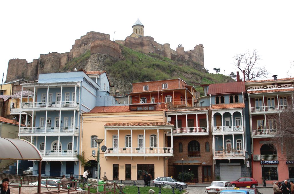 Panorama Starego Miasta i zamku Narikala w Tbilisi - fot. Cezary Rudziński