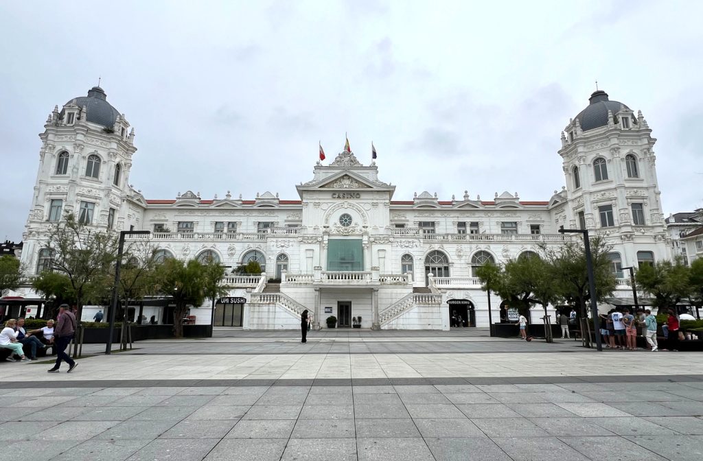 Santander, budynek Kasyna. Fot. Natalia Ilyina
