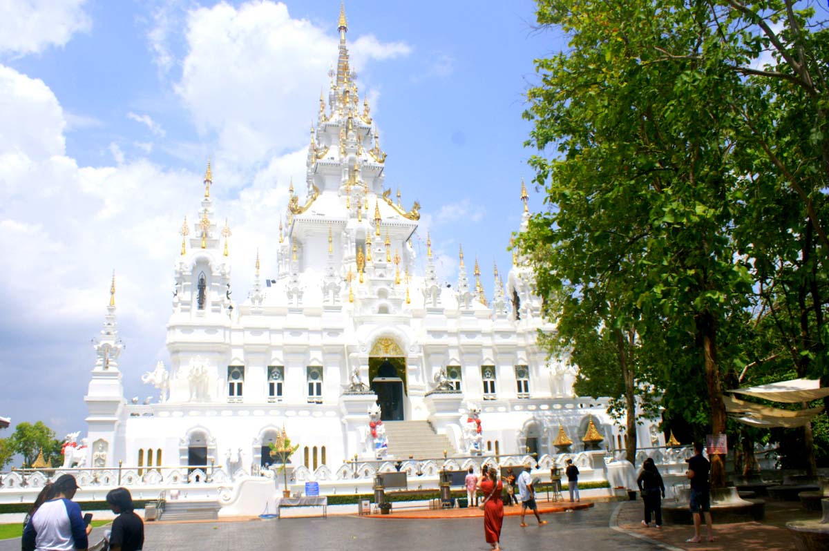 Biała Świątynia - Loha Prasat Sri Mueang Pong koło Chiang Mai - Fot. Alicja Micuła
