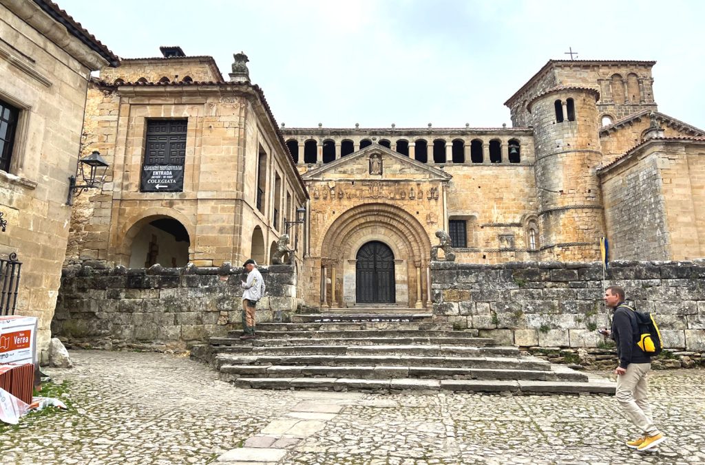 Romańska kolegiata w Santillano. Fot. Natalia Ilyina