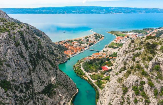 Omiš ©CNTB Ivan Šardi