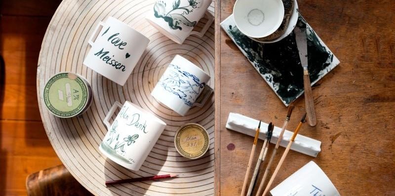 Własnoręcznie zdobione kubeczki z miśnieńskiej porcelany, © MEISSEN