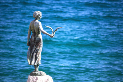 Pomnik-Dziewczyny-z-mewa-Opatija_fot_Marko-Vrdoljak