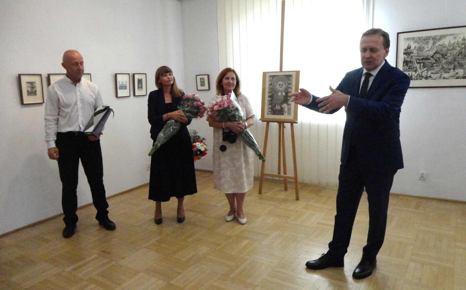 Dyr. Milan Novotny żegna i dziękuje współpracownikom w Instytucie.